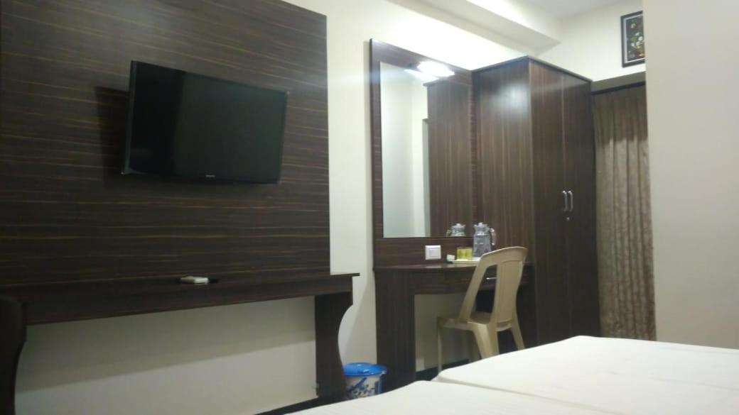 فندق Famous Residency Tiruchirappalli المظهر الخارجي الصورة